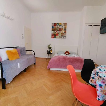 Central And Round 3 Minutes To City Shopping Center And Schoenbrunn Palace Βιέννη Εξωτερικό φωτογραφία